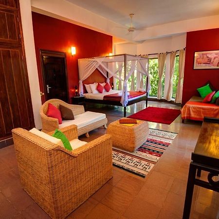 The Willow Boutique Hotel Phnom Penh Exteriör bild