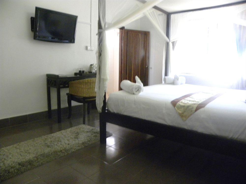 The Willow Boutique Hotel Phnom Penh Exteriör bild
