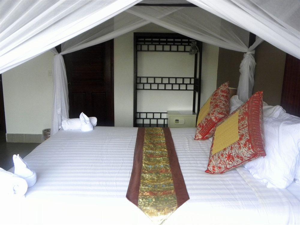 The Willow Boutique Hotel Phnom Penh Exteriör bild
